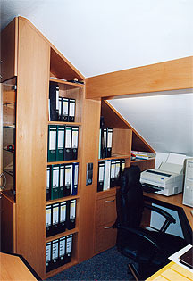 B�roeinbauten unter Dachschr�ge