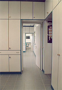 raumhohe Schrankw�nde als Raumteiler