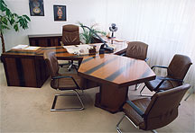 Schreibtischkombination in Mooreiche