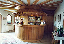 Wein-Probierstube aus alten Eichenf�ssern