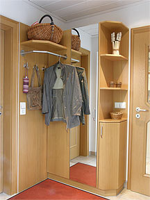 Garderobeschrank mit Spiegel
