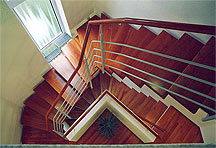 Treppe und Handlauf aus Kirschbaum Massivholz